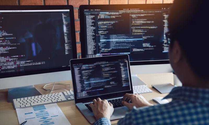 数据科学选型：R与Python如何赋能尚志市网站建设？